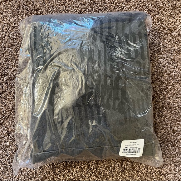 NEW Taylor Swift Reputation Hoodie - Picture 7 of 10